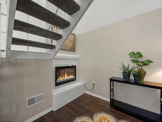 5527 E Bavarian Pass, Fridley, MN 55432