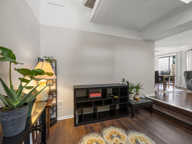 5527 E Bavarian Pass, Fridley, MN 55432