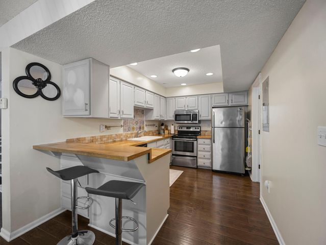 5527 E Bavarian Pass, Fridley, MN 55432