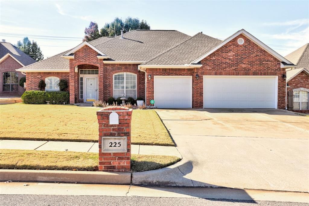 225 S Lexington Way, Edmond, OK 73012