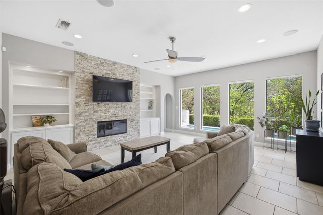 6728 Barcelona, Irving, TX 75039