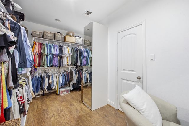 6728 Barcelona, Irving, TX 75039