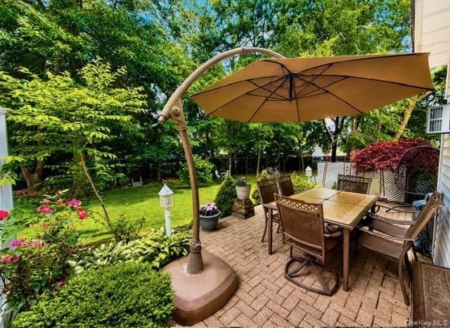 39 Merrimack Road, Smithtown, NY 11787