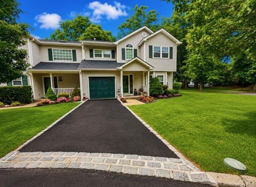 39 Merrimack Road, Smithtown, NY 11787