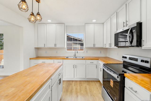 534 Aaron Place, San Antonio, TX 78221
