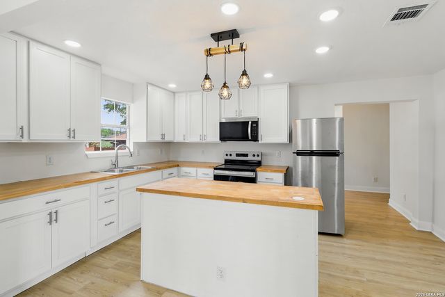 534 Aaron Place, San Antonio, TX 78221