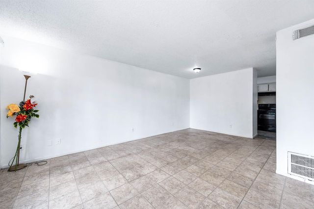 6405 Westward Street 72, Houston, TX 77081