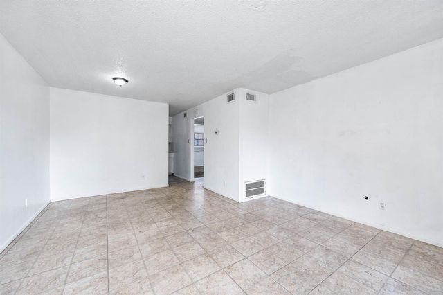 6405 Westward Street 72, Houston, TX 77081