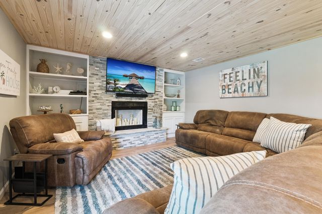 2804 Laurie Avenue, Panama City Beach, FL 32408