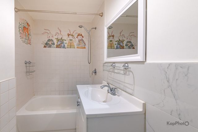 2937 S Keeley Street 1, Chicago, IL 60608