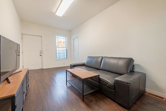 2937 S Keeley Street 1, Chicago, IL 60608