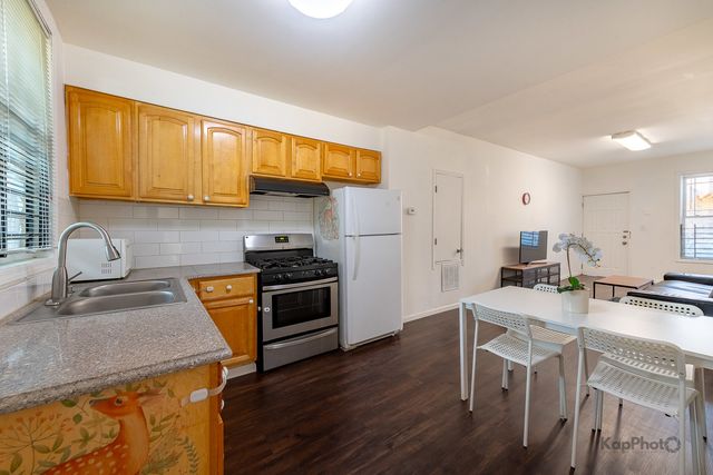 2937 S Keeley Street 1, Chicago, IL 60608