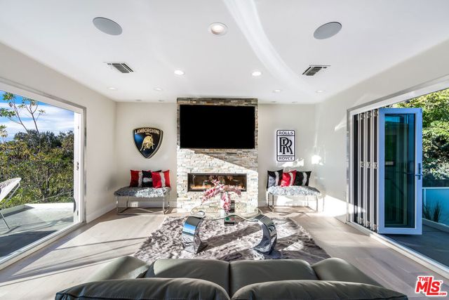 3490 Wonder View Place, Los Angeles, CA 90068