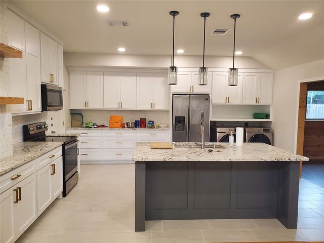 2305 E Riviera DR, Cedar Park, TX 78613