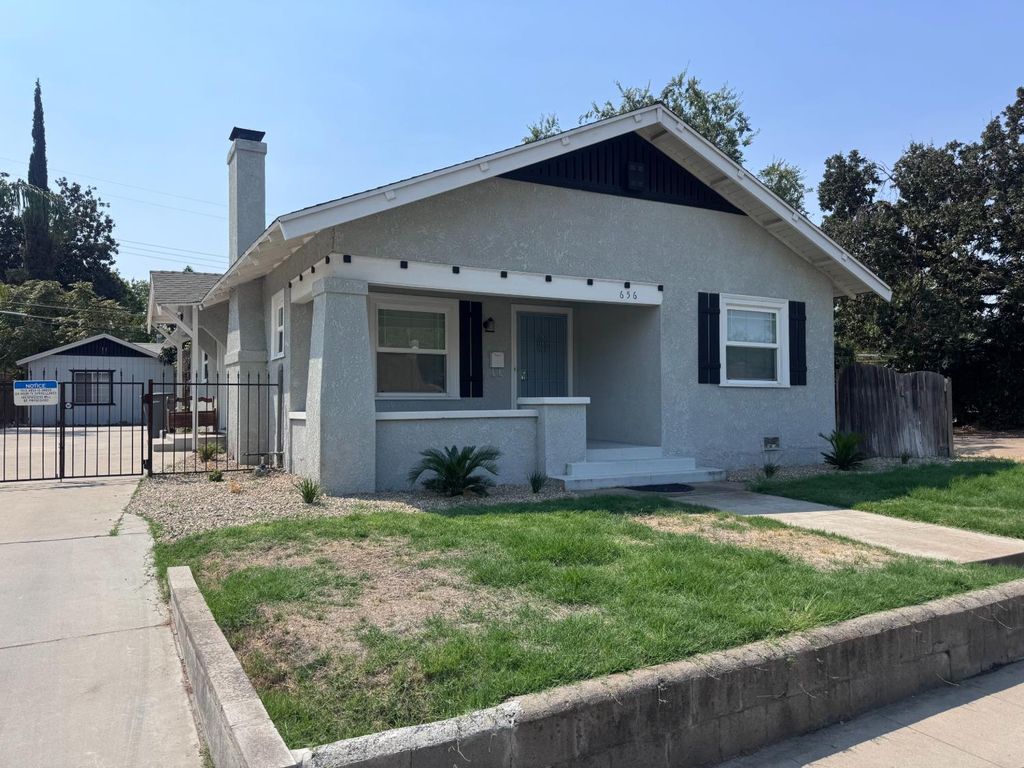 Image 1 of property listing at 656 E Clinton Avenue, Fresno, CA 93704