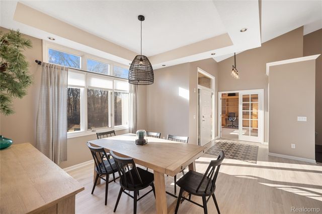 9833 Rolling Greens Drive, Hamburg Township, MI 48169