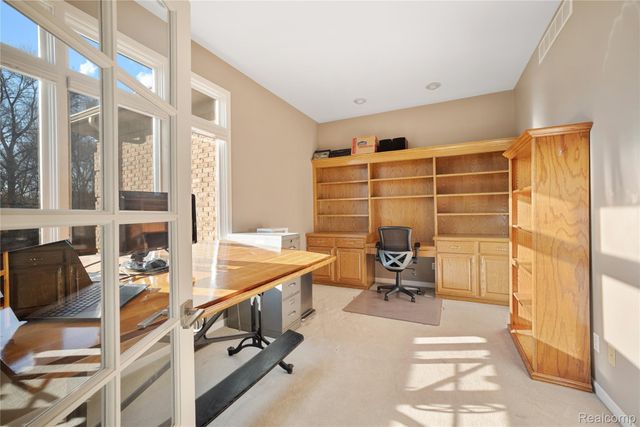 9833 Rolling Greens Drive, Hamburg Township, MI 48169