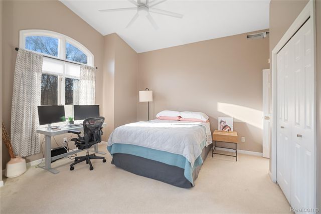 9833 Rolling Greens Drive, Hamburg Township, MI 48169