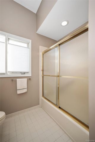 9833 Rolling Greens Drive, Hamburg Township, MI 48169