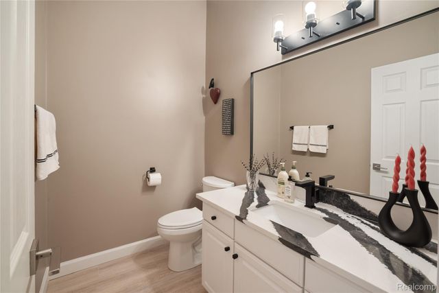 9833 Rolling Greens Drive, Hamburg Township, MI 48169