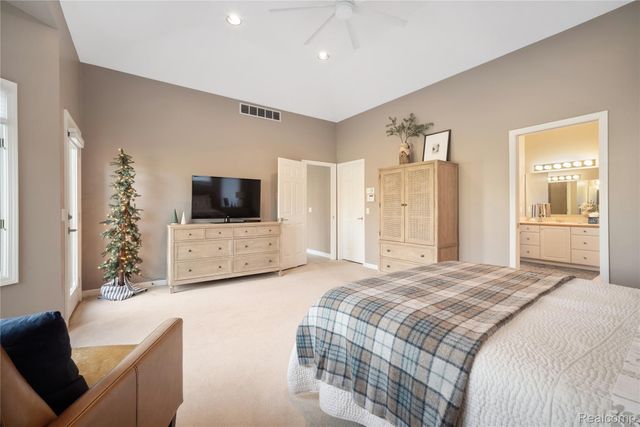 9833 Rolling Greens Drive, Hamburg Township, MI 48169