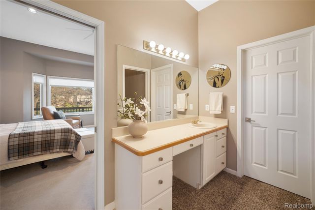 9833 Rolling Greens Drive, Hamburg Township, MI 48169