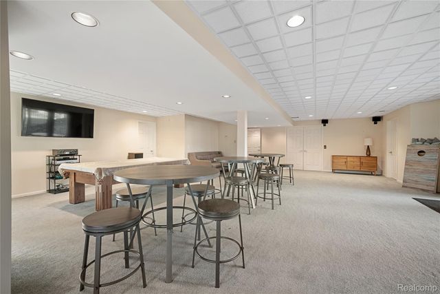 9833 Rolling Greens Drive, Hamburg Township, MI 48169