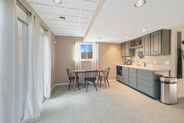 9833 Rolling Greens Drive, Hamburg Township, MI 48169