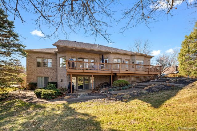 9833 Rolling Greens Drive, Hamburg Township, MI 48169