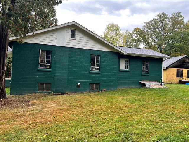 303 Leech Rd, Hempfield Twp, PA 16125