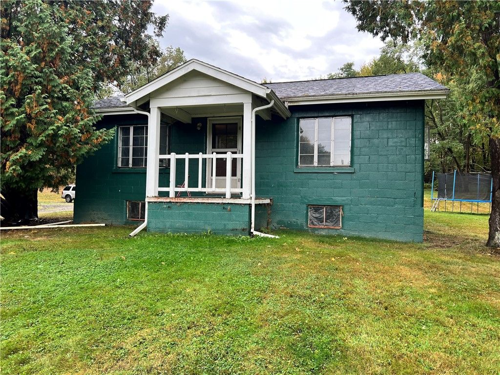 303 Leech Rd, Hempfield Twp, PA 16125