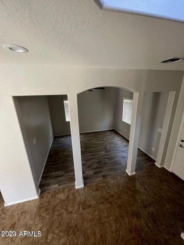 4661 E LAUREL Avenue, Gilbert, AZ 85234