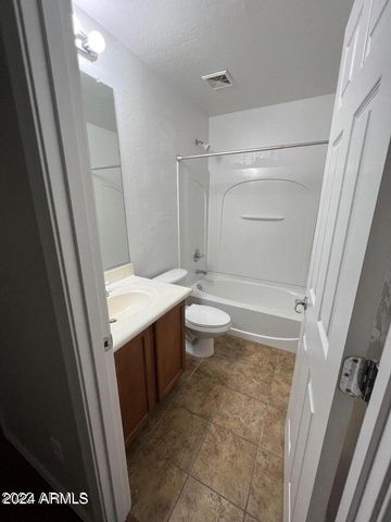 4661 E LAUREL Avenue, Gilbert, AZ 85234