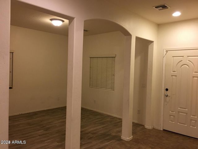4661 E LAUREL Avenue, Gilbert, AZ 85234