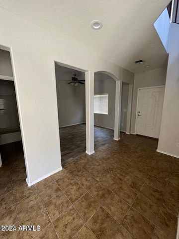 4661 E LAUREL Avenue, Gilbert, AZ 85234
