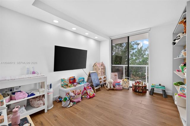 20281 E Country Club Drive 407, Aventura, FL 33180