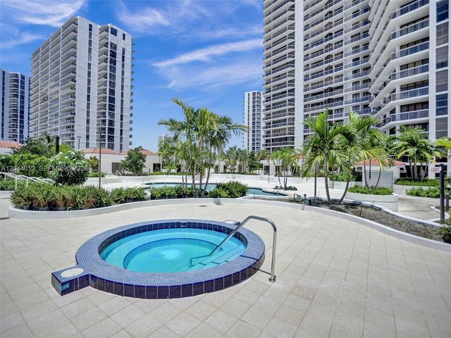 20281 E Country Club Drive 407, Aventura, FL 33180