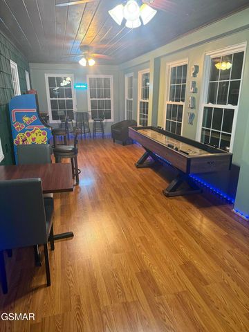 204 Hill Street, Gatlinburg, TN 37738