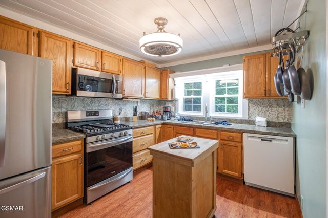 204 Hill Street, Gatlinburg, TN 37738