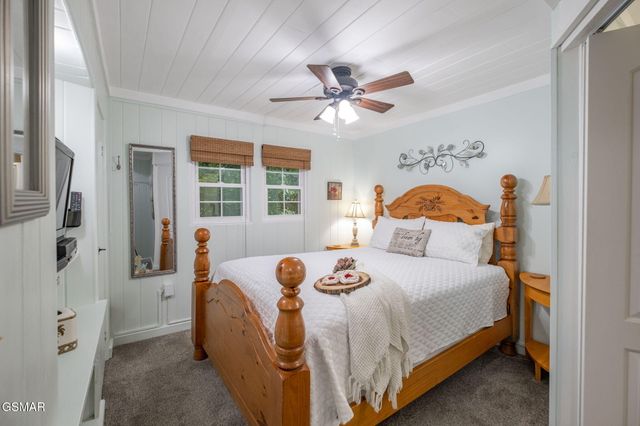 204 Hill Street, Gatlinburg, TN 37738