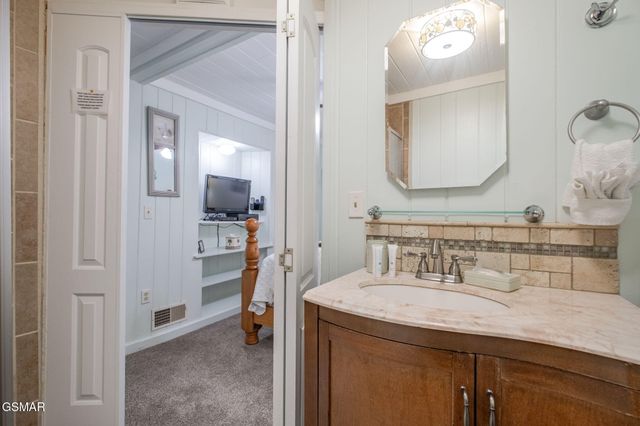 204 Hill Street, Gatlinburg, TN 37738