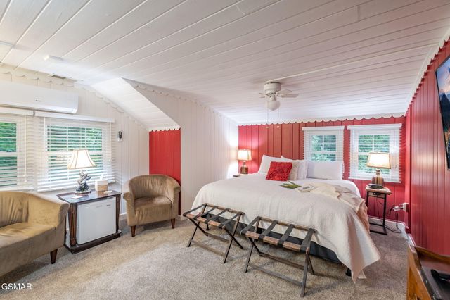 204 Hill Street, Gatlinburg, TN 37738