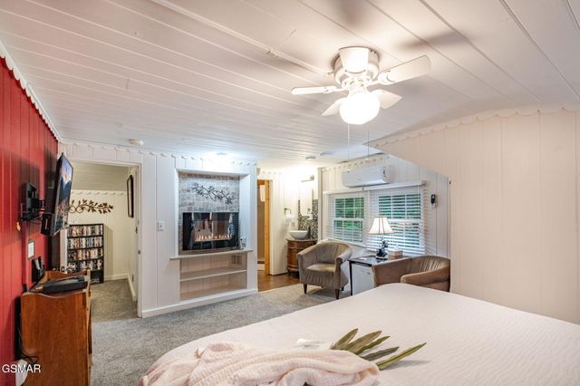 204 Hill Street, Gatlinburg, TN 37738