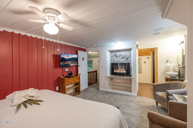 204 Hill Street, Gatlinburg, TN 37738