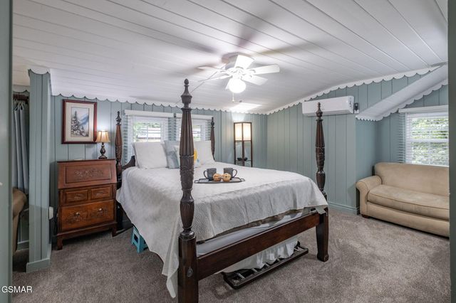 204 Hill Street, Gatlinburg, TN 37738