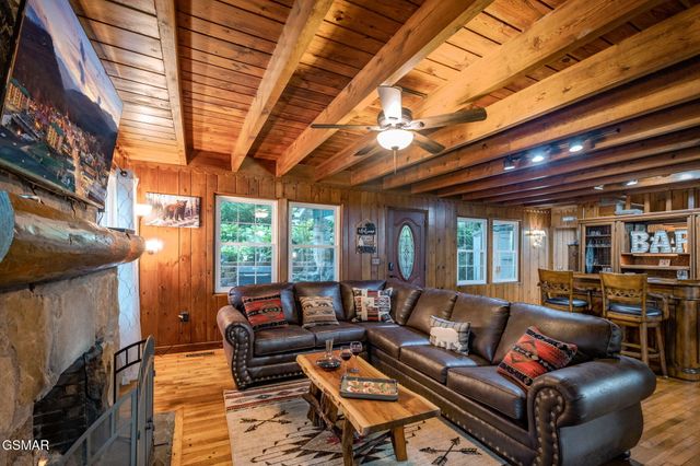 204 Hill Street, Gatlinburg, TN 37738