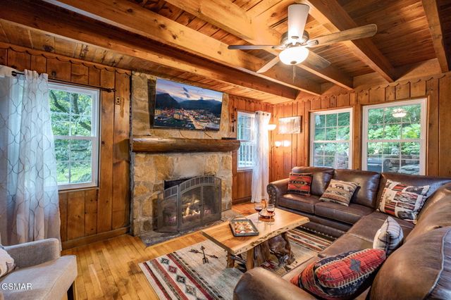 204 Hill Street, Gatlinburg, TN 37738