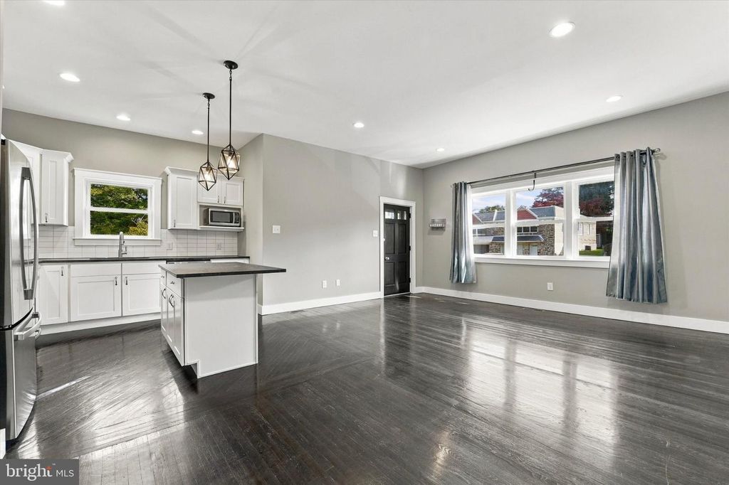 7242 HILL RD, PHILADELPHIA, PA 19128 — photo 2