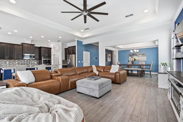 15638 CHIR PINE Drive, Jacksonville, FL 32218
