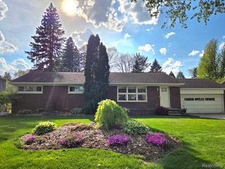 36671 Putnam Street, Clinton Charter Township, MI 48035